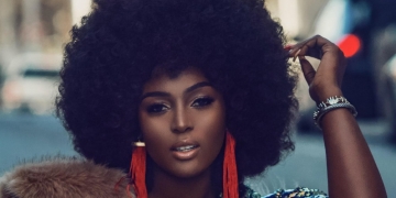 Amara La Negra inicia campaña para suplir agua potable a hogares en RD